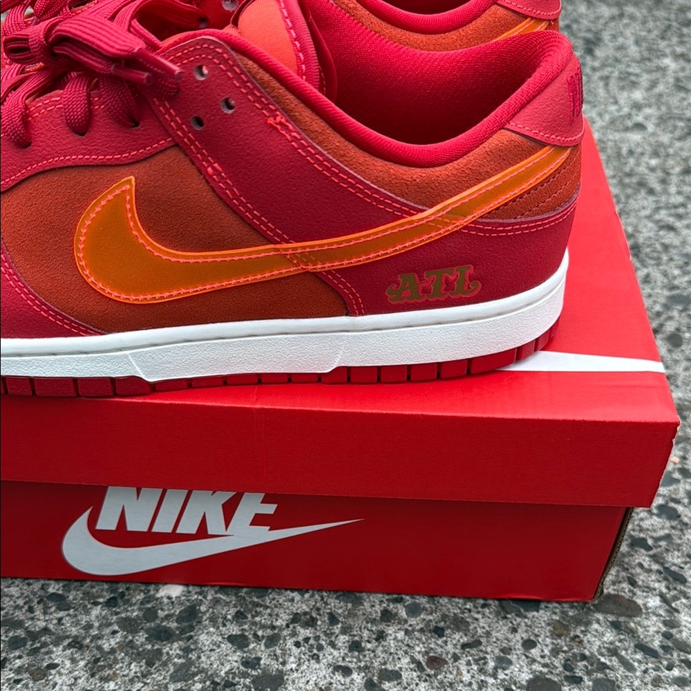Nike Dunk Low ATL - Picture 3 of 6